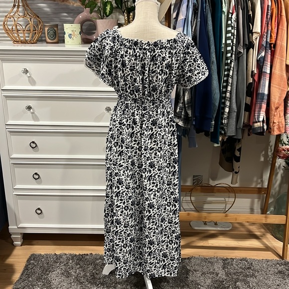 Kindred | Navy and White Floral Maxi Dress size Petite Large - Picture 7 of 13